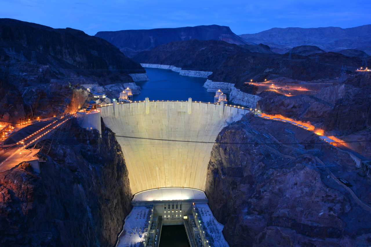 Hoover_Dam_at_Night