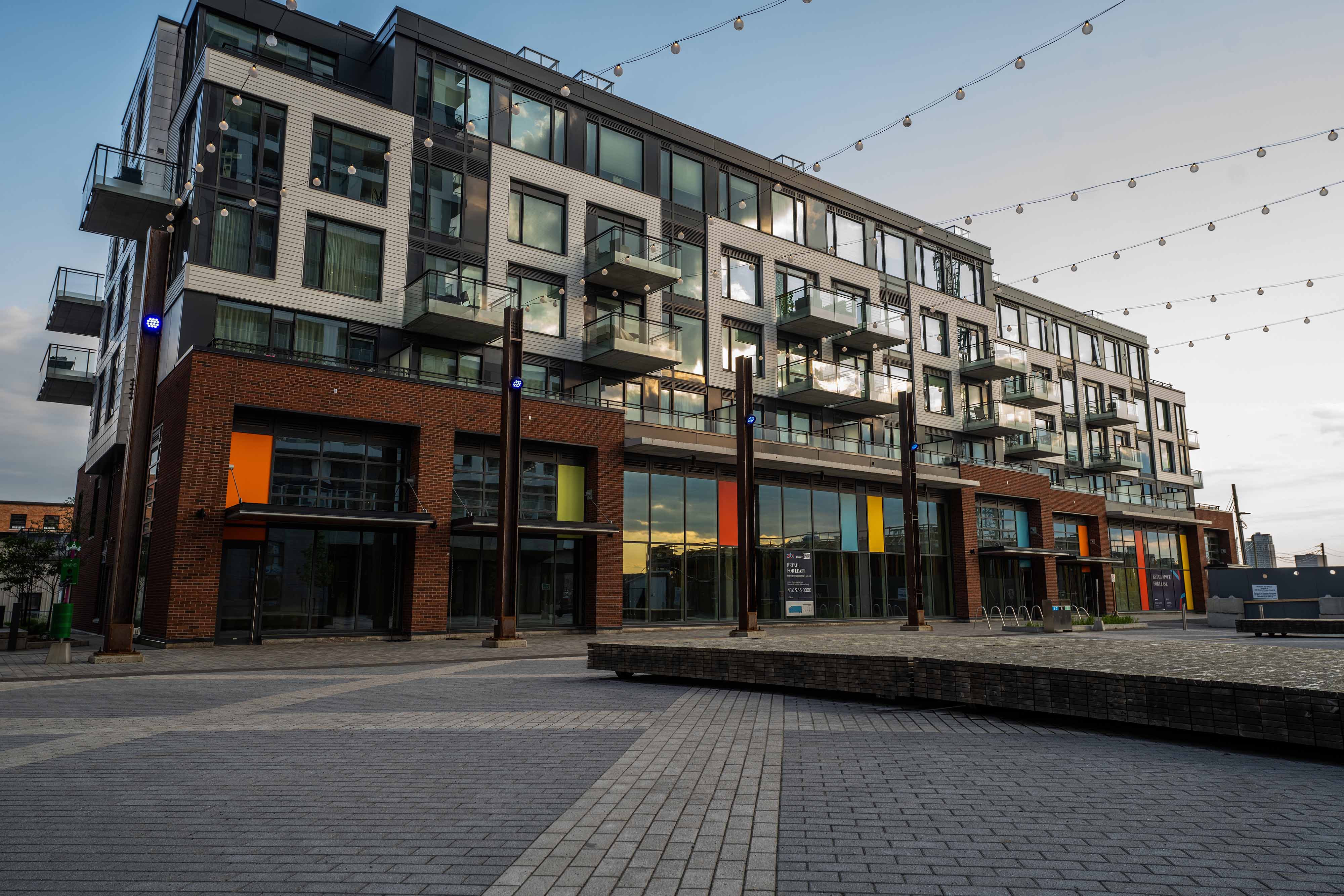Zibi Head Square Street_00001