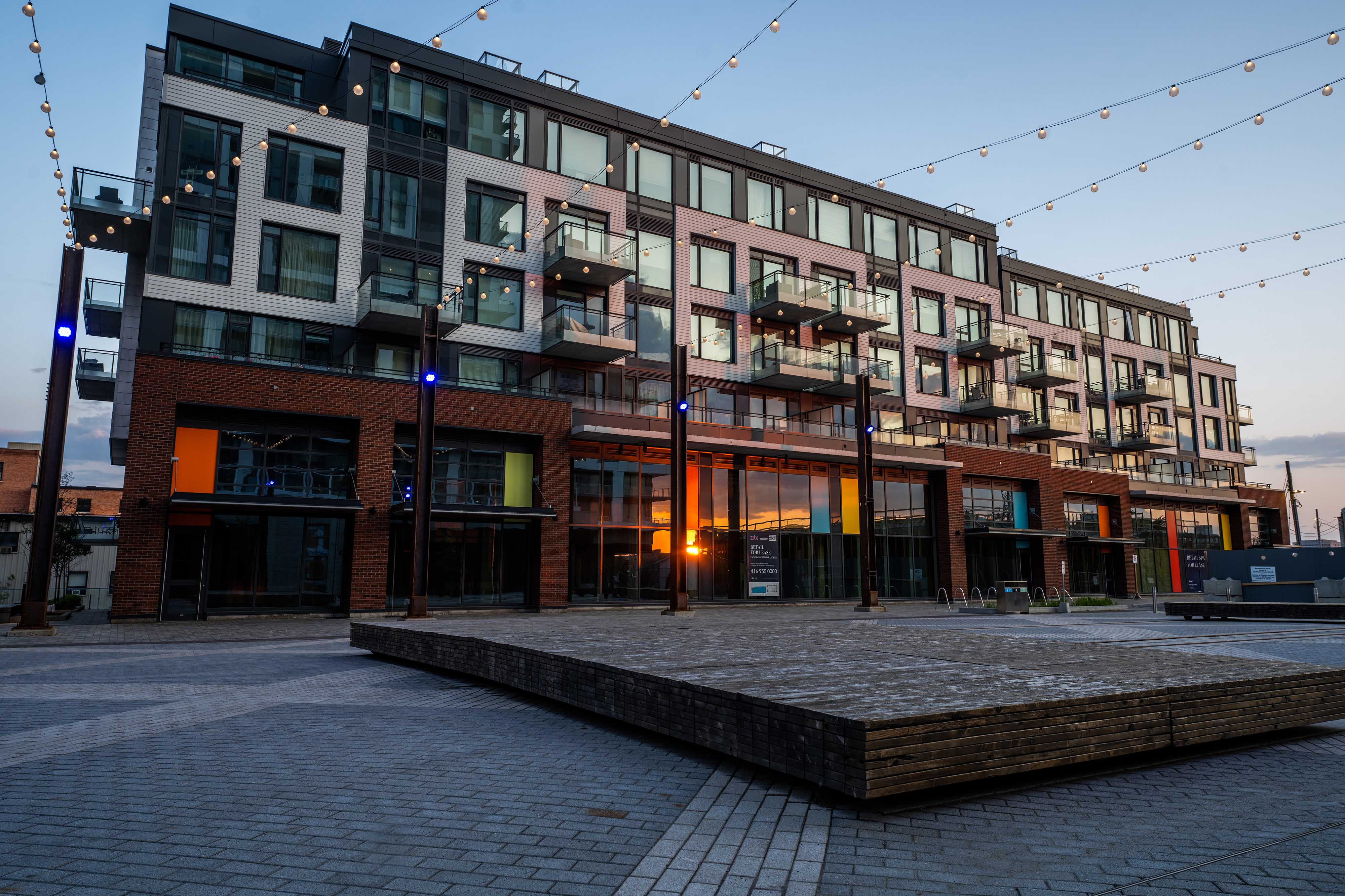 Zibi Head Square Street_00004